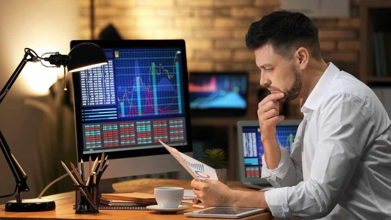 What's The Future of US Forex Traders? - Benchmark Monitor